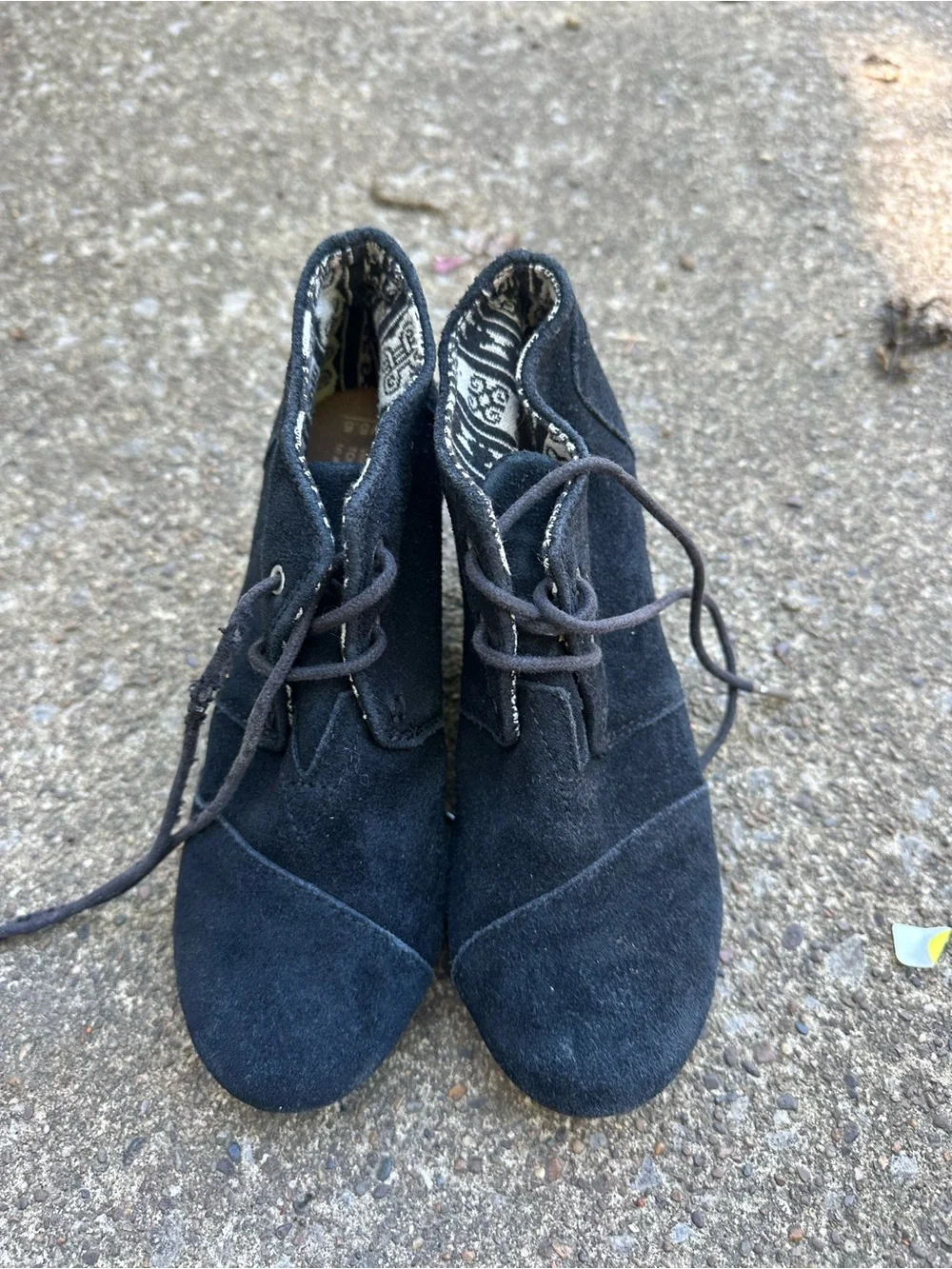 TOMS Black Suede Desert Wedge Ankle Boots w-5.5 girls-3.5
